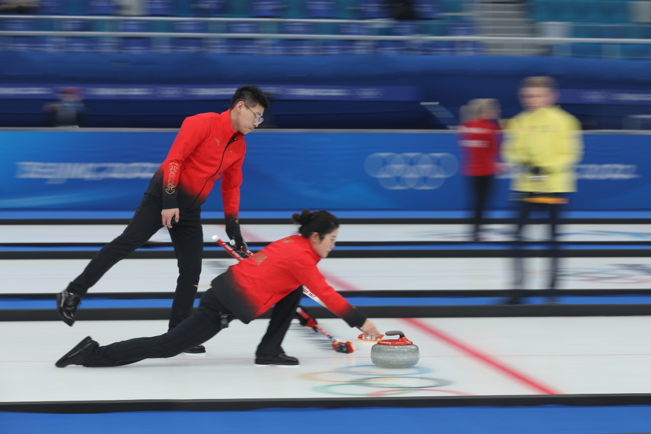 MK体育集团米兰冬奥冰壶争议:科技与传统博弈绅士运动面临考验(图1)